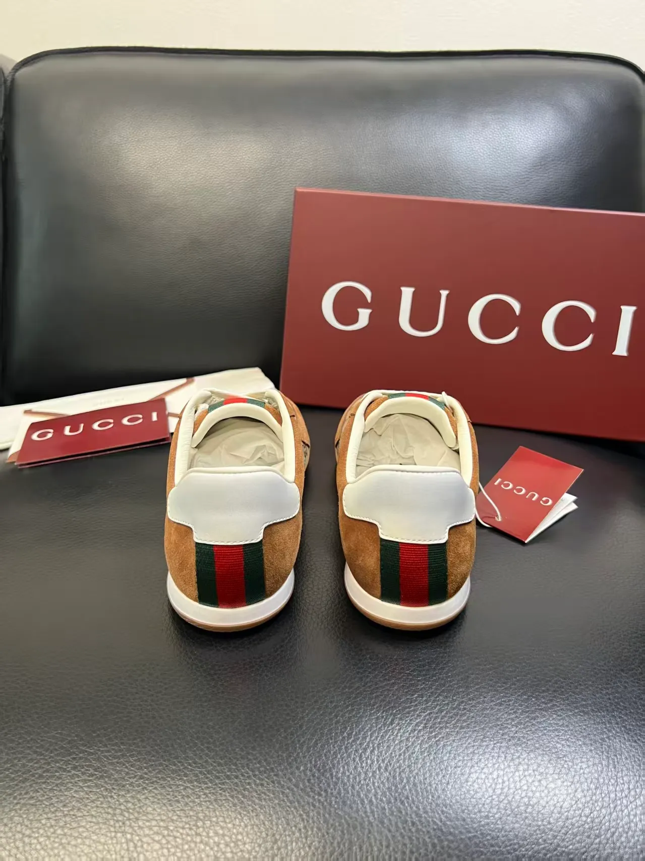 Factory price: 420💰New men's shoes GUCCI [Lightning] Gucci's latest shoes are shipped. Original quality, fashionable, special material, sheepskin lining, brand new packaging. The foot feels super comfortable and the workmanship is impeccable. Size: 38-44, customized 45